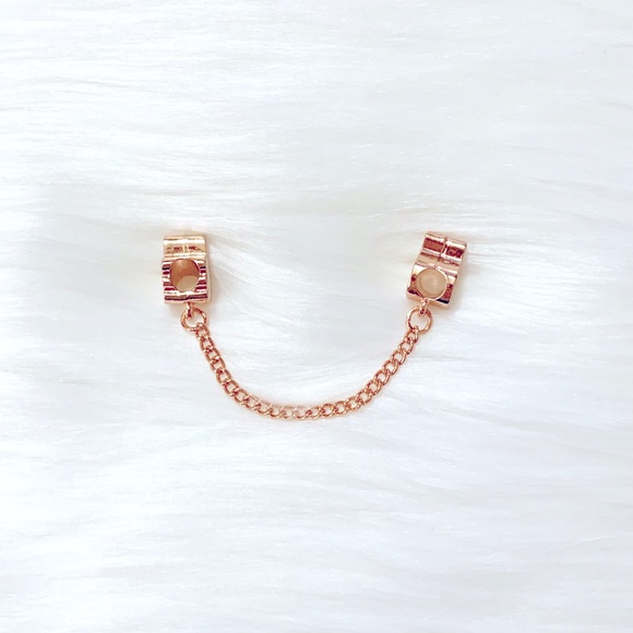 💎Rose Gold Plated Mickey Mouse White Gloves And Chain Spacer Bead - Picture 2 of 2